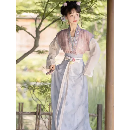 Round-Collar Beizi Cardigan & Eight-Slit Skirt – Tang-Style Hanfu